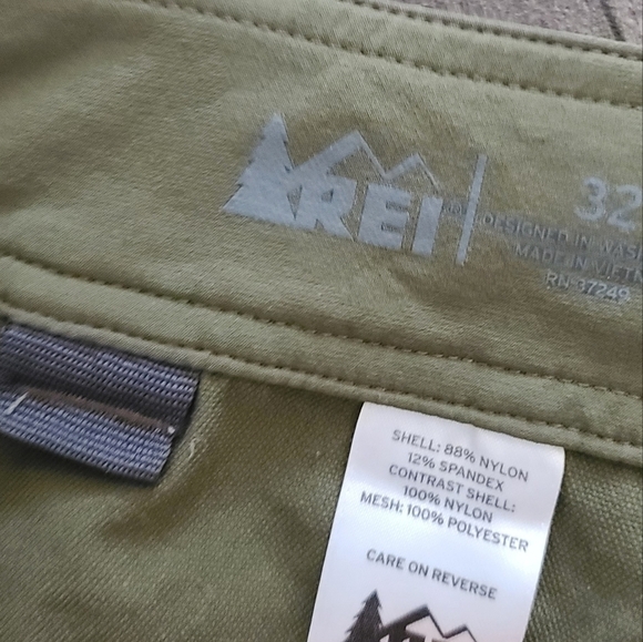 Rei Shorts size 32. - Picture 4 of 9